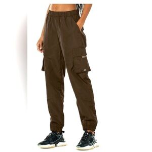 ALO Yoga It Girl Olive Cargo Warm Up pants, XXS (fits like XS) EUC